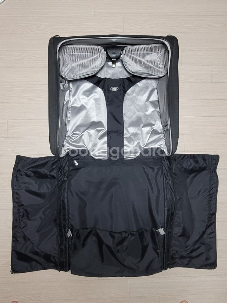 Tumi T3 Garment Suitcase--9