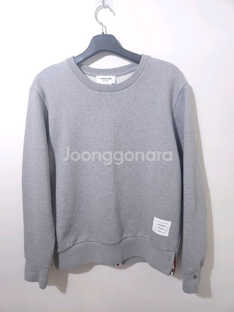 [새상품급] 톰브라운 백삼선 맨투맨 2Size Gray--0