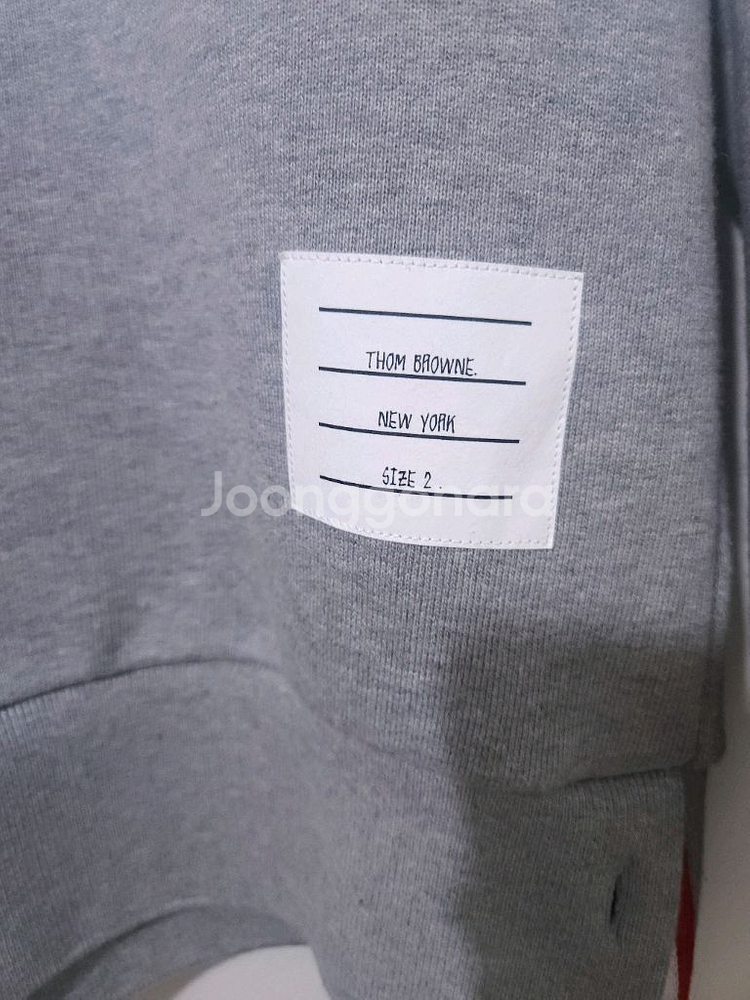 [새상품급] 톰브라운 백삼선 맨투맨 2Size Gray--3