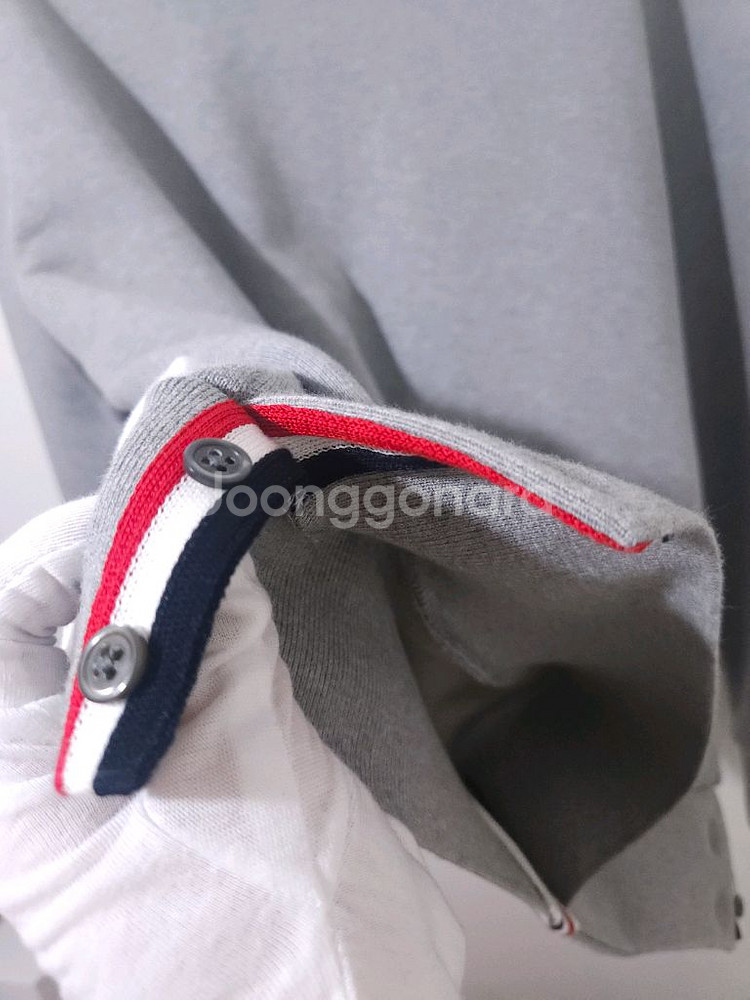 [새상품급] 톰브라운 백삼선 맨투맨 2Size Gray--5