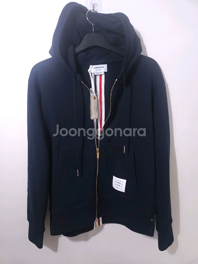 [새상품] 톰브라운 백삼선 금장 후드집업 2Size--0