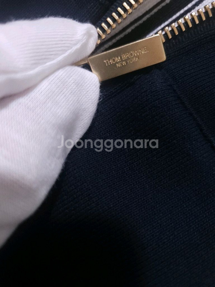 [새상품] 톰브라운 백삼선 금장 후드집업 2Size--6