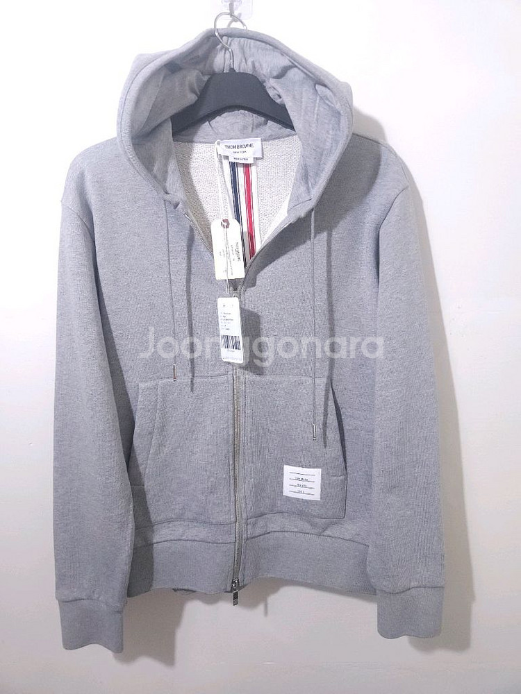 [새상품] 톰브라운 백삼선 후드집업 2Size gray--0