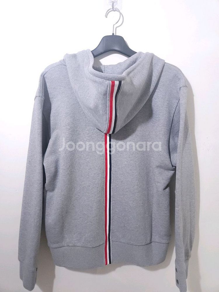 [새상품] 톰브라운 백삼선 후드집업 2Size gray--1