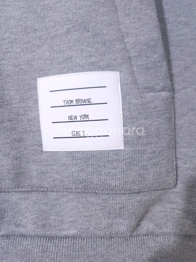 [새상품] 톰브라운 백삼선 후드집업 2Size gray--4