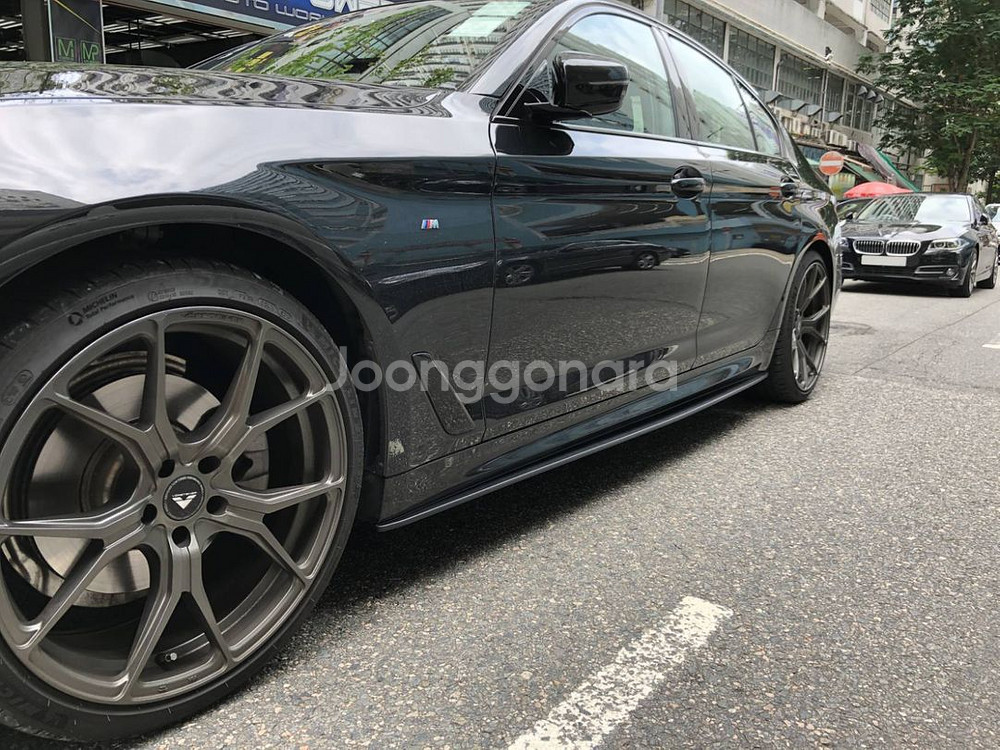 BMW 5시리즈 G30 프론트립 사이드립 디퓨저 바디킷--3