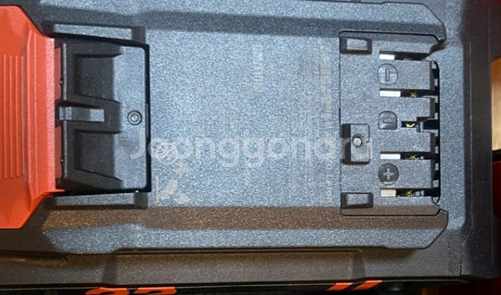 뉴론배터리 8.0ah 새거 두개 팝니다.--0