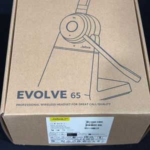 자브라 이볼브65(충전스탠드 포함) 미개봉 13만원.