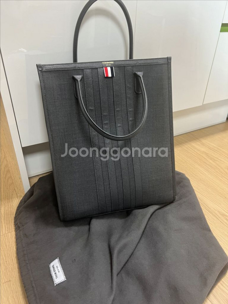 25fw 톰브라운 송아지가죽 토트백 (새상품급)--0