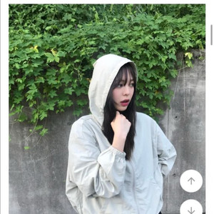 베이지 바람막이