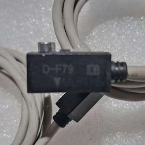 SMC D-F79 오토스위치 2개