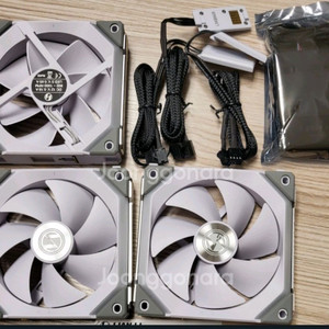 리안리 FAN 120 RGB 3팩 & 컨트롤러 새제품