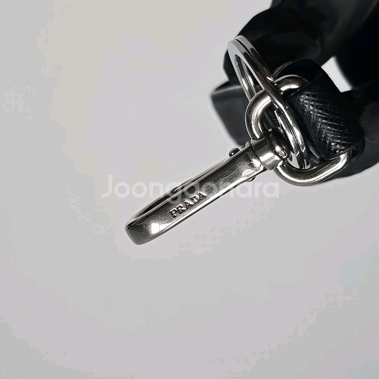 프라다 사피아노 삼각 로고키링--4