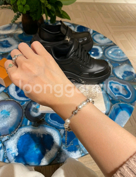 루이 비통 신상 팔찌--1