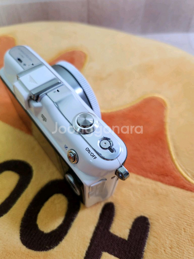 올림푸스 PM1 + 15MM 바디캡렌즈 화이트--2
