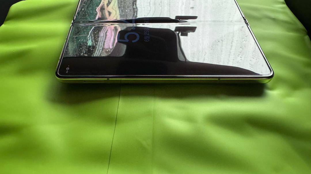 삼성 갤럭시폴드5 256기가 크림색 풀박스 팝니다.--4