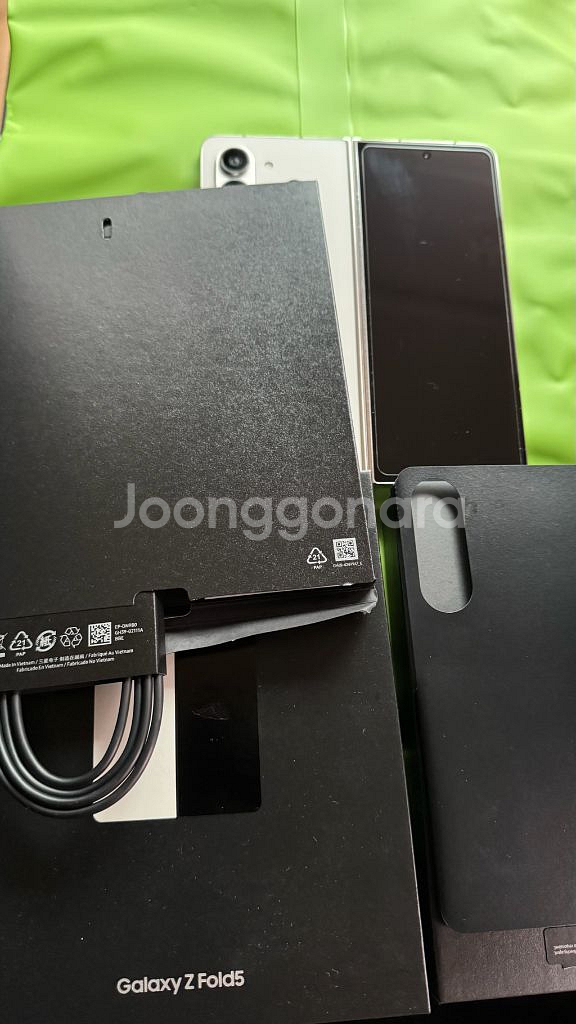삼성 갤럭시폴드5 256기가 크림색 풀박스 팝니다.--6