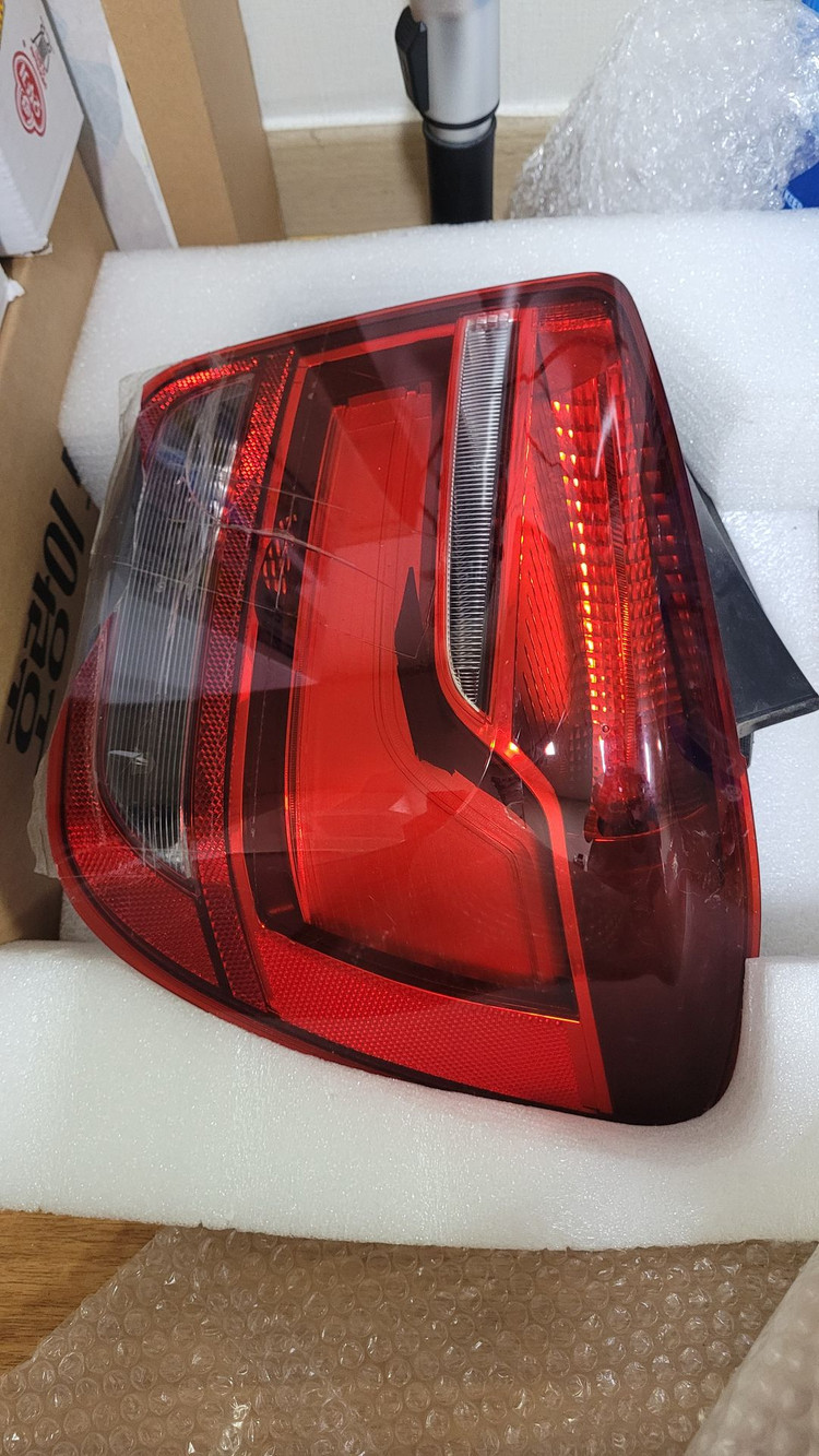 BMW 118D 후미등 우측 이미지