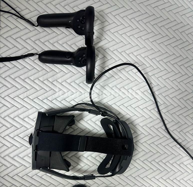VIVE XR ELITE디럭스 + 페이셜 VR팝니다--0