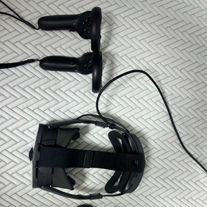 VIVE XR ELITE디럭스 + 페이셜 VR팝니다