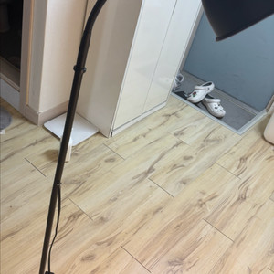 코멧 거실 장 스탠드 LED 전구 포함
