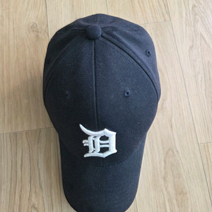 mlb m사이즈 네이비색입니다