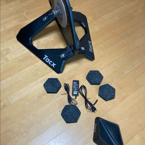 탁스 네오 스마트로라 실내용 자전거 트레이너 고정로라