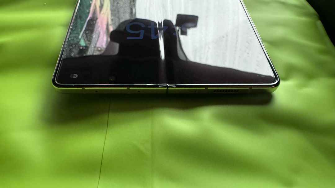 삼성 갤럭시폴드5 256기가 크림색 풀박스 팝니다.--3