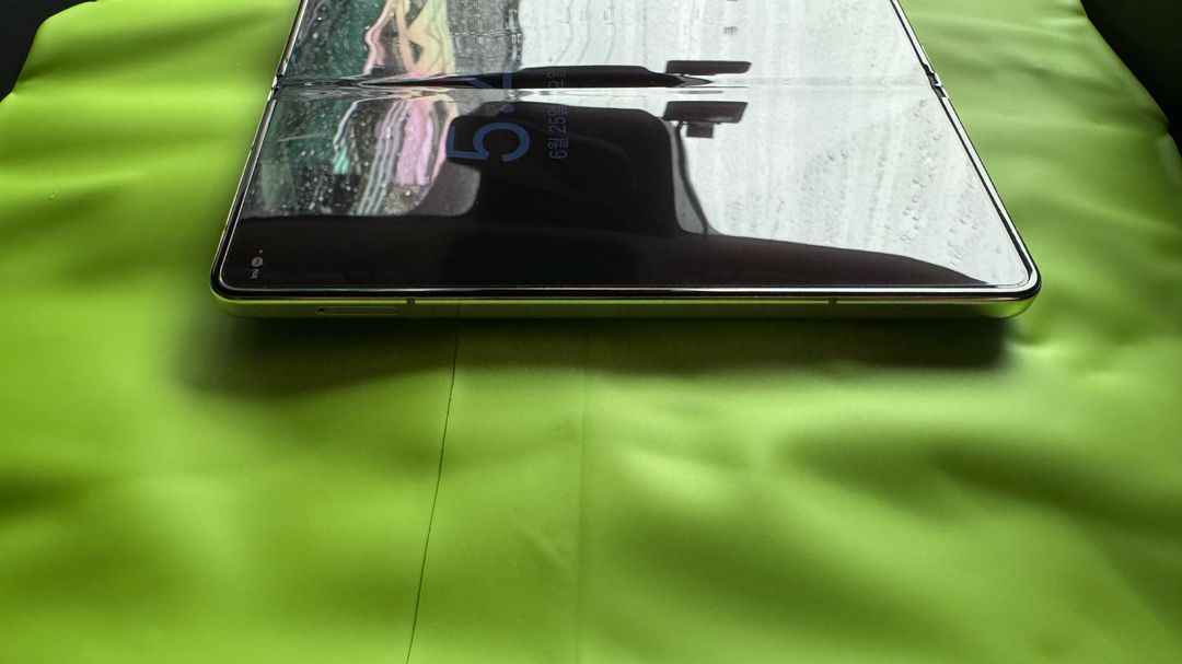 삼성 갤럭시폴드5 256기가 크림색 풀박스 팝니다.--4