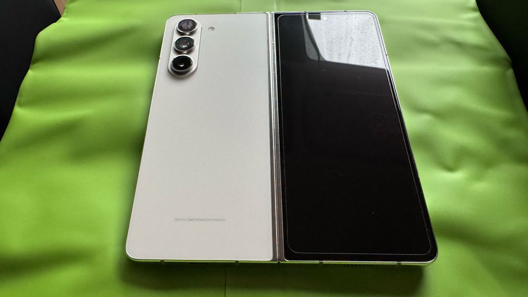 삼성 갤럭시폴드5 256기가 크림색 풀박스 팝니다.--5