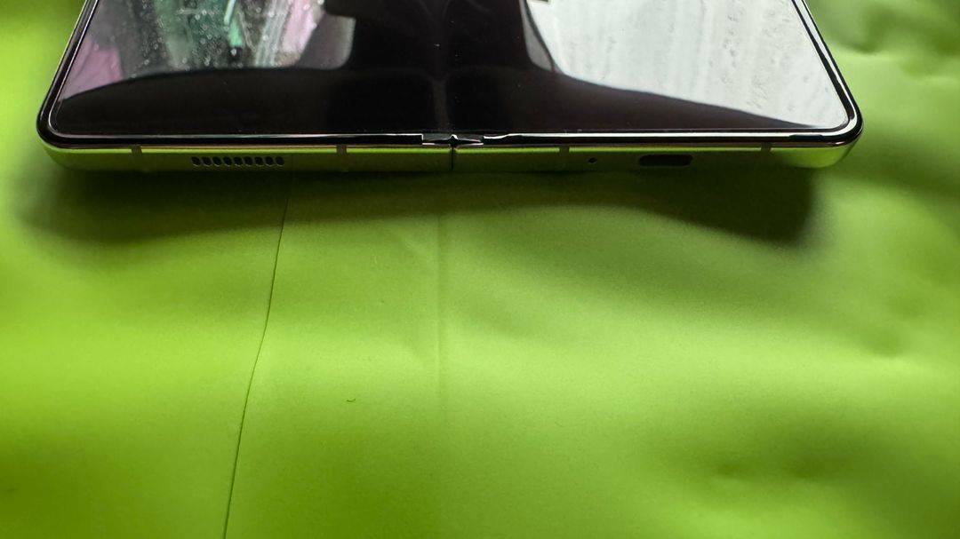 삼성 갤럭시폴드5 256기가 크림색 풀박스 팝니다.--1