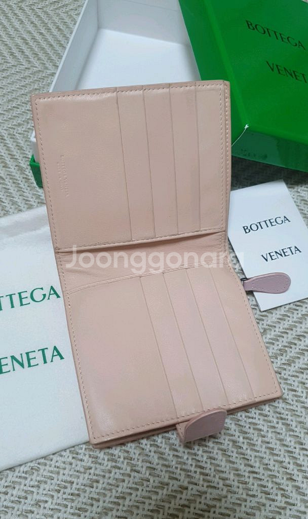 보테가베네타 정품 여성용 반지갑 판매해요--3