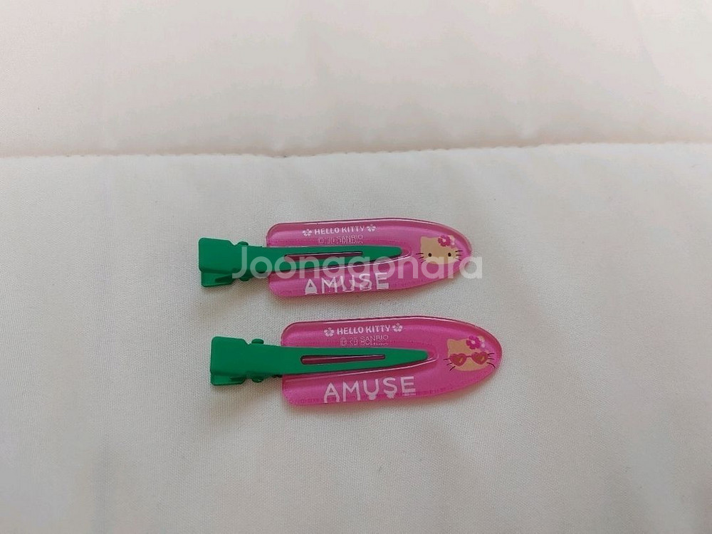 어뮤즈 태닝키티 콜라보 헤어핀--1