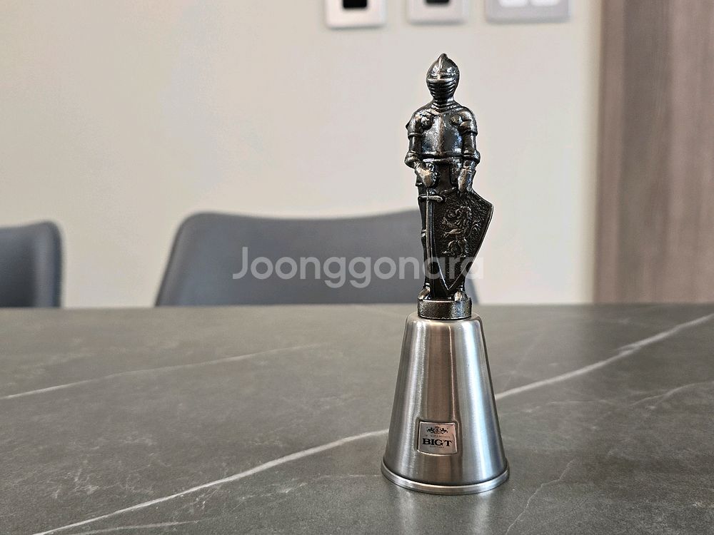 Scotch Whisky BIGT 중세기사 장식품--9