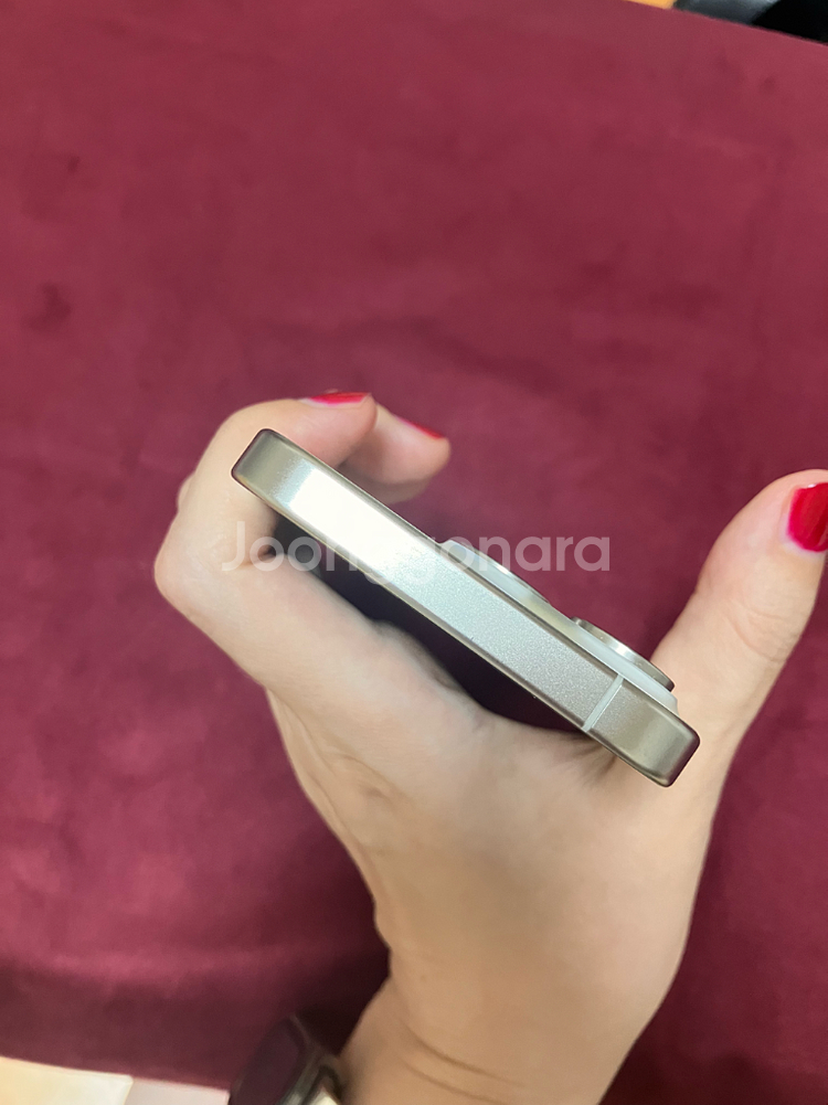 아이폰 15프로 화이트 티타늄 128GB S급--3