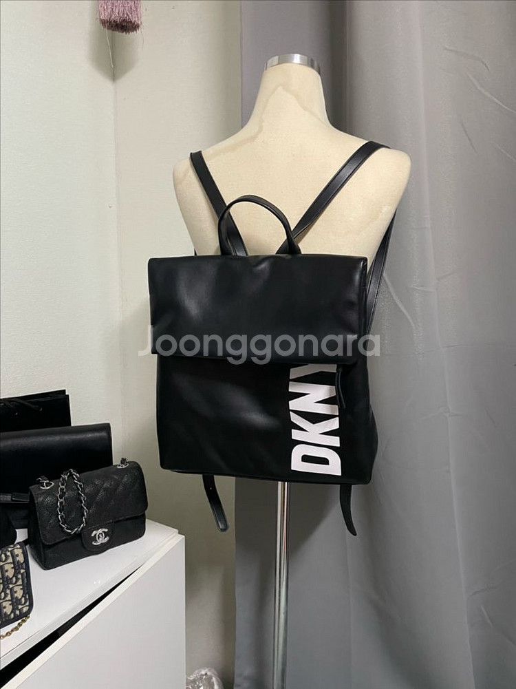 정품) DKNY 블랙 백팩 23만원대 제품--1