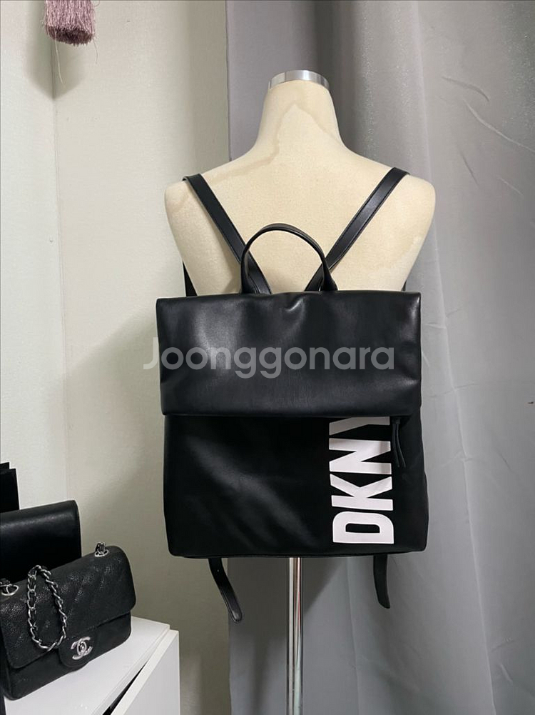 정품) DKNY 블랙 백팩 23만원대 제품--3