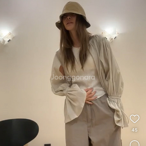 후왓웨어 블라우스