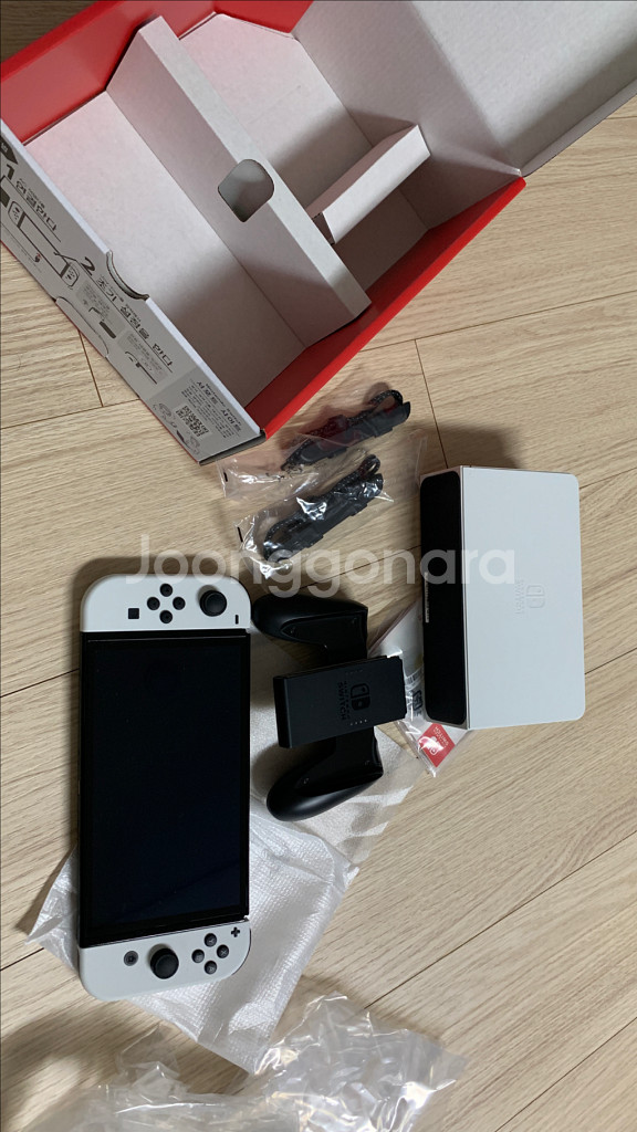 25년 4월 구매한 닌텐도 스위치 OLED 팝니다.--0