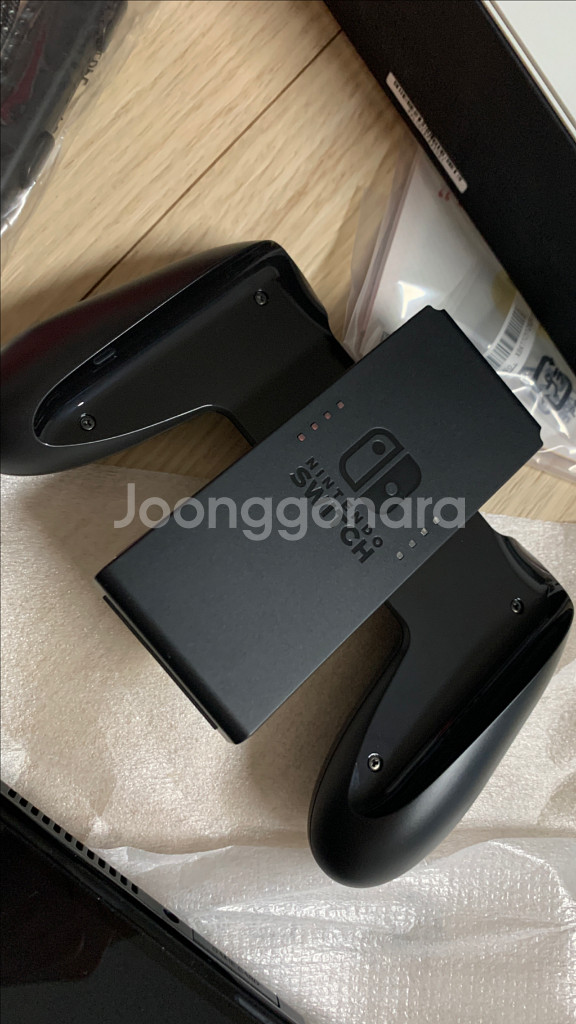 25년 4월 구매한 닌텐도 스위치 OLED 팝니다.--2
