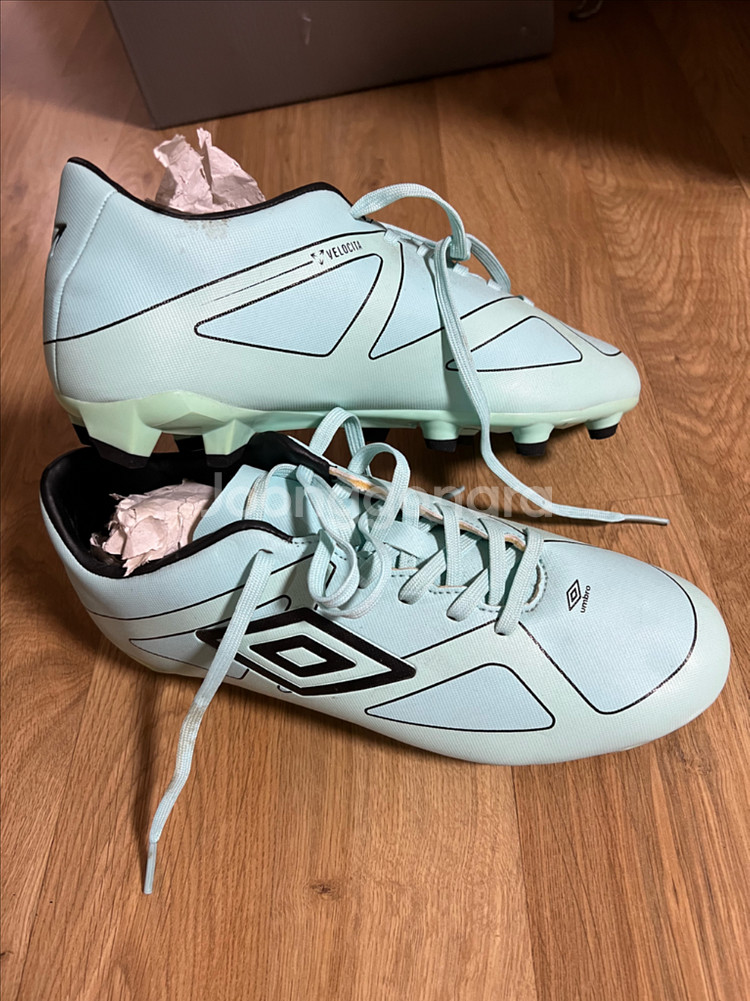 엄브로 축구화--0