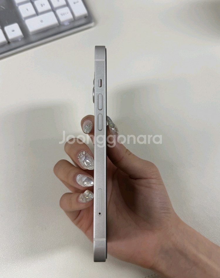 아이폰13 화이트 256GB 팔아요~--2