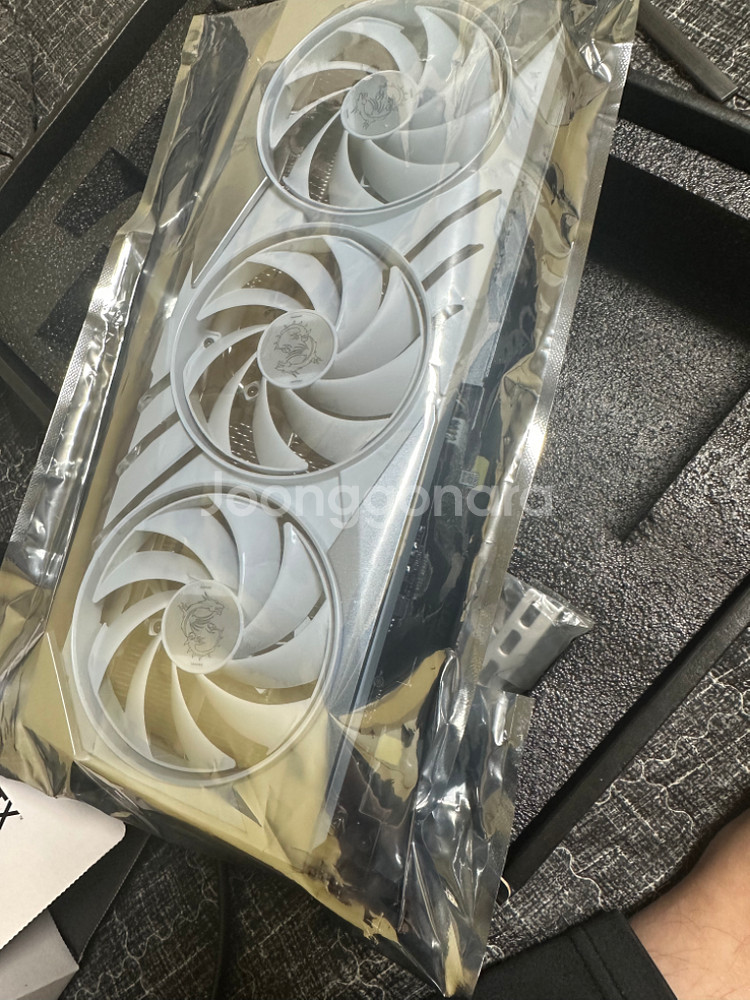 msi 4070ti 게이밍프로x 트리오 슬림 팝니다.--0