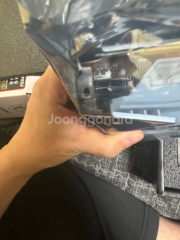 msi 4070ti 게이밍프로x 트리오 슬림 팝니다.--1