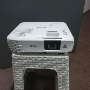 앱손 소형 빔프로젝터 3400안시 중고 eb-u05