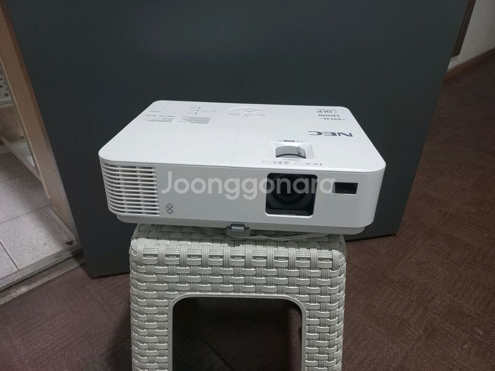 WUXG 3300안시 NP-V332W 가성비 빔프로젝터--1