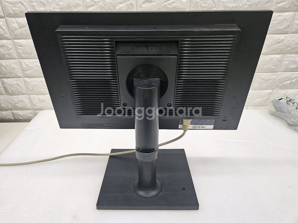 삼성 20인치 LED 모니터 입니다--4