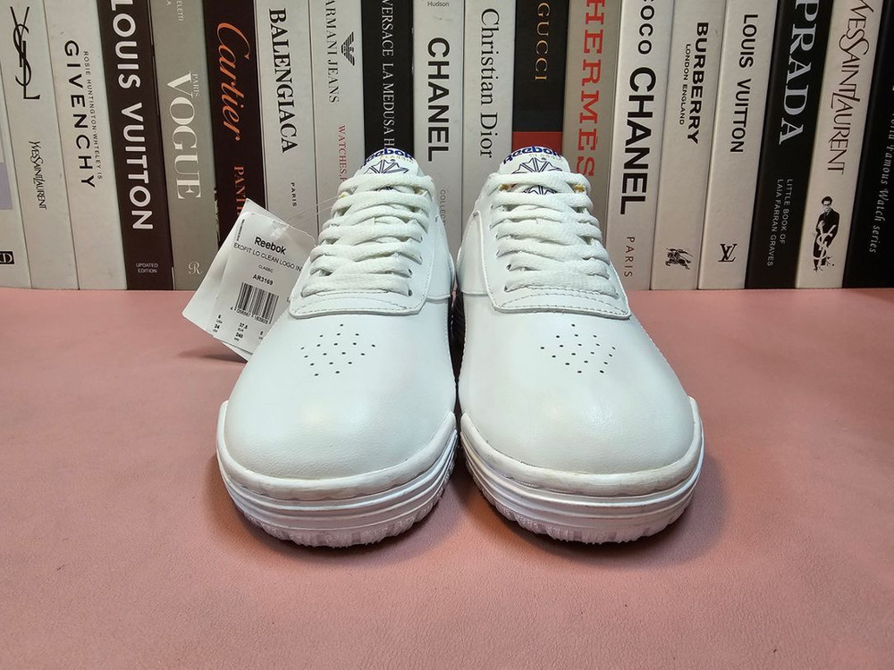 리복 클래식 여성 스니커즈 운동화 240--1