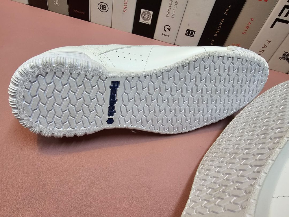 리복 클래식 여성 스니커즈 운동화 240--8