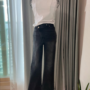 블랙 안쪽 옆트임 부츠컷 청바지